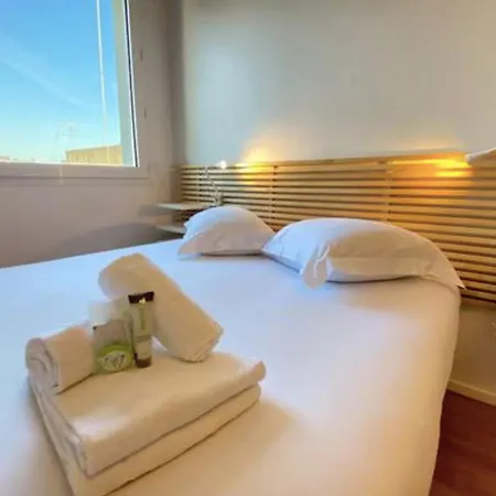With Balcony For 4 Nantes