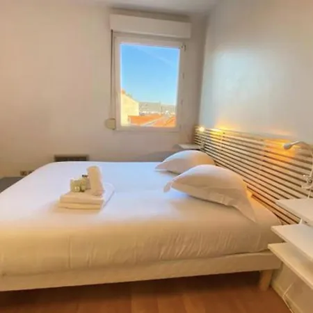 With Balcony For 4 Apartment Nantes